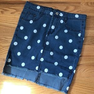 Polka dot denim mini skirt ⚪️